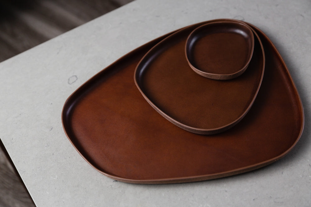 
                  
                    Load image into Gallery viewer, Set of 3, Modern Leather Molded Catchall Valet Trays, Theras Atelier, Made to Order Italian Leather Goods, Catchall Trays -  4
                  
                