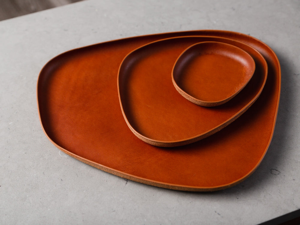 
                  
                    Load image into Gallery viewer, Set of 3, Modern Leather Molded Catchall Valet Trays, Theras Atelier, Made to Order Italian Leather Goods, Catchall Trays -  6
                  
                