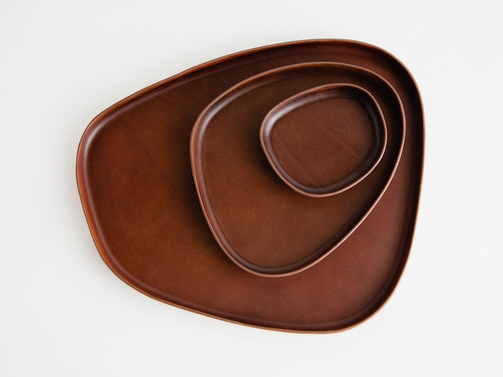 
                  
                    Load image into Gallery viewer, Modern Leather Molded Catchall Valet Trays, Theras Atelier, Made to Order Leather Goods, Catchall Trays - 9
                  
                