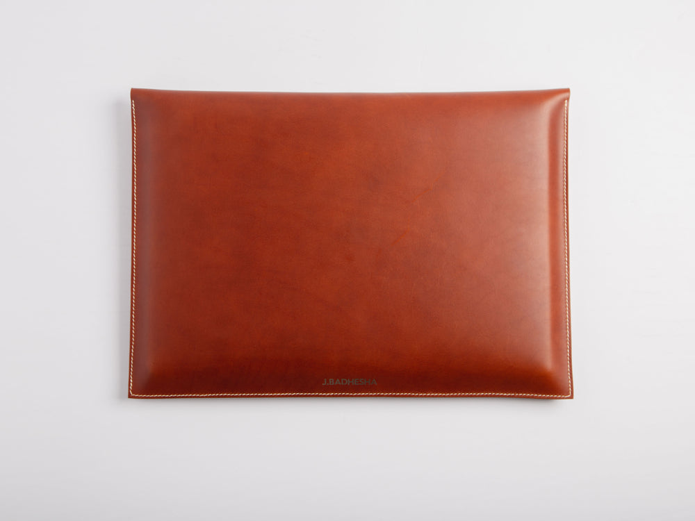 
                  
                    Load image into Gallery viewer, MacBook Pro Envelope Clutch, Leather Laptop Case
                  
                