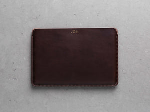 
                  
                    Load image into Gallery viewer, Italian Leather Sleeve with Personalization for iPad Mini 6, Theras Atelier, Made to Order Leather Goods, Custom iPad Mini 6 Sleeve - 2
                  
                