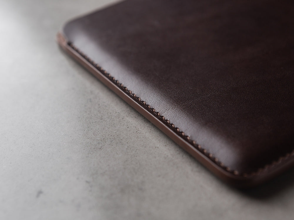
                  
                    Load image into Gallery viewer, Italian Leather Sleeve and Skin Set for iPad Mini 6, Personalized, Theras Atelier, Made to Order Leather Goods, Custom iPad Mini Skin and Sleeve Set - 8
                  
                