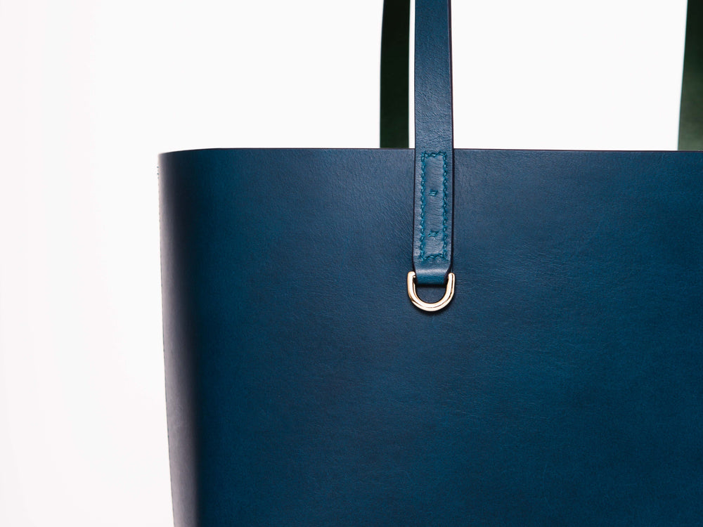 
                  
                    Load image into Gallery viewer, Carry All Tote Vegetable Tanned Leather, Contrast Lining
                  
                