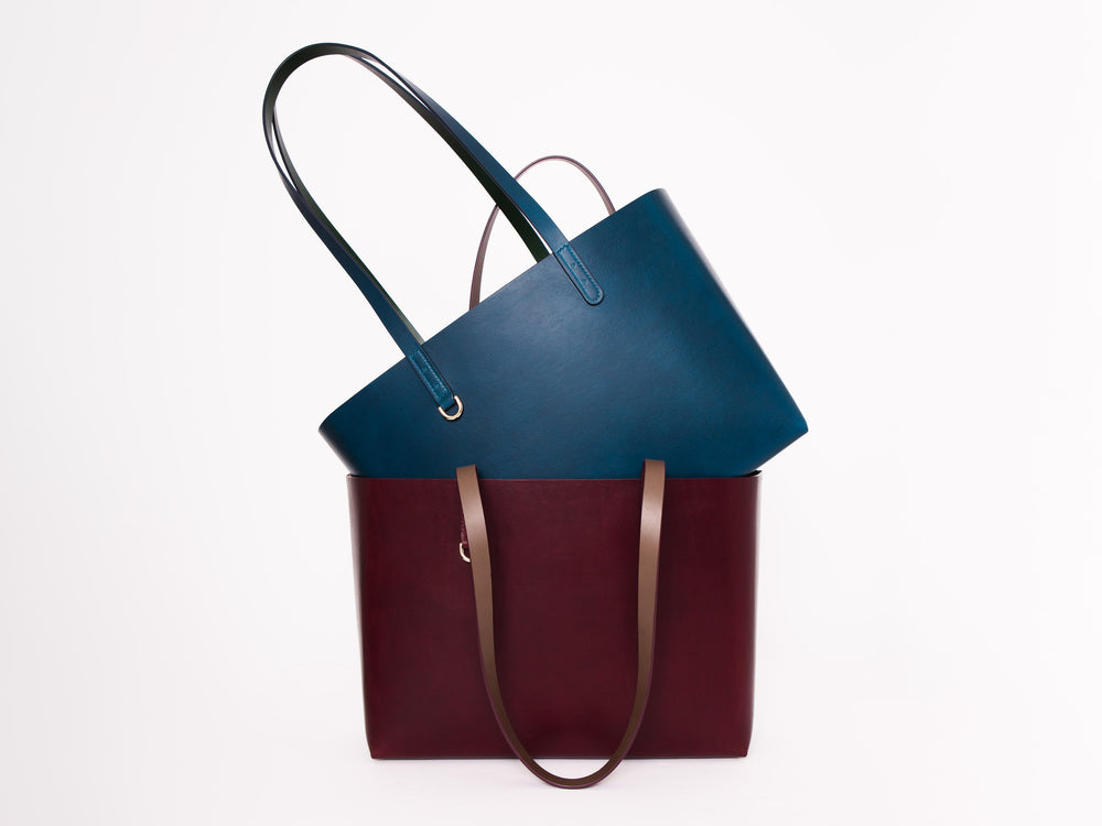 
                  
                    Load image into Gallery viewer, Carry All Tote Vegetable Tanned Leather, Contrast Lining
                  
                
